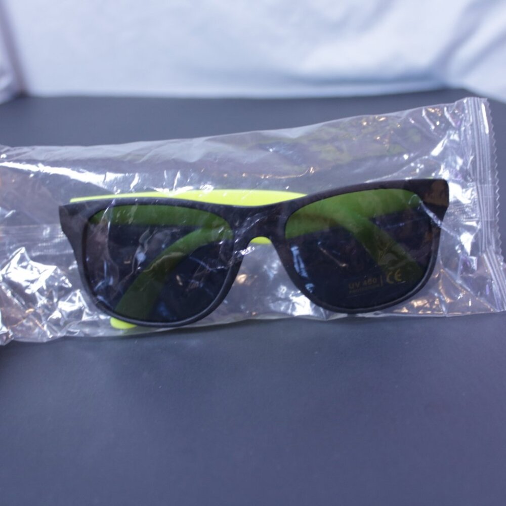 Neon Yellow & Black Retro 80s Sunglasses GT